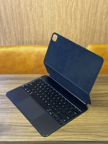 Teclado Magic Keyboard iPad Pro M4 13" Preto