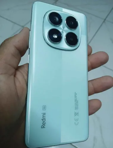 Vendo um celular redimir note 14 pro semi novo de 8 ram com 256 g TD funciona per