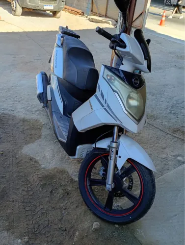 Vendo moto está zera doc ok nada pra fazer 13 mil km rodados