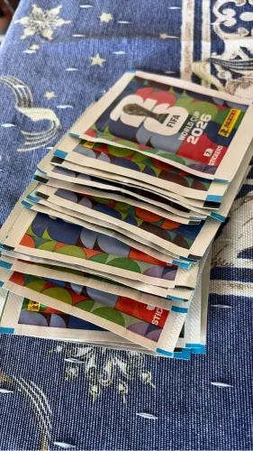 Vendo pacote de figurinha , queima de estoque