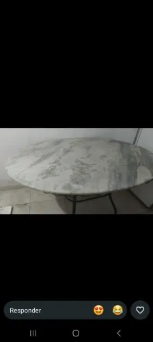 Mesa de mármore oval grande
