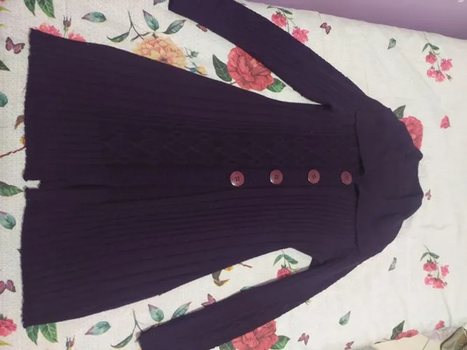 Sobretudo roxo de linha
