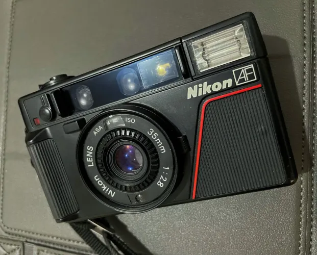 Câmera Nikon L35 F2.8
