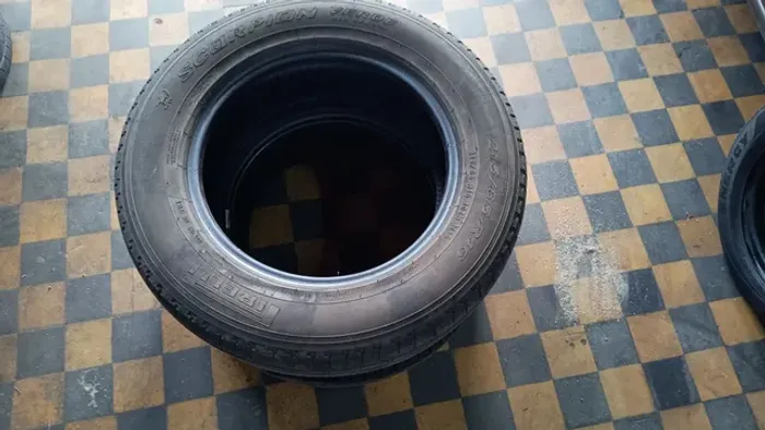 2 Pneus 215/65R16 Pirelli Scorpion Usado
