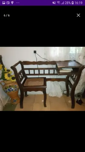 Linda Mesa de telefone antiga 