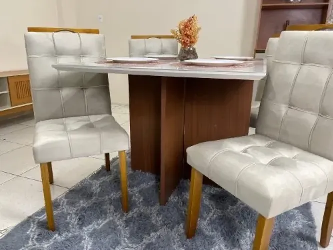 Mesa de Jantar Tampo Vidro 90x90+ 4 Cadeiras em Madeira Maciça Produto Novo 