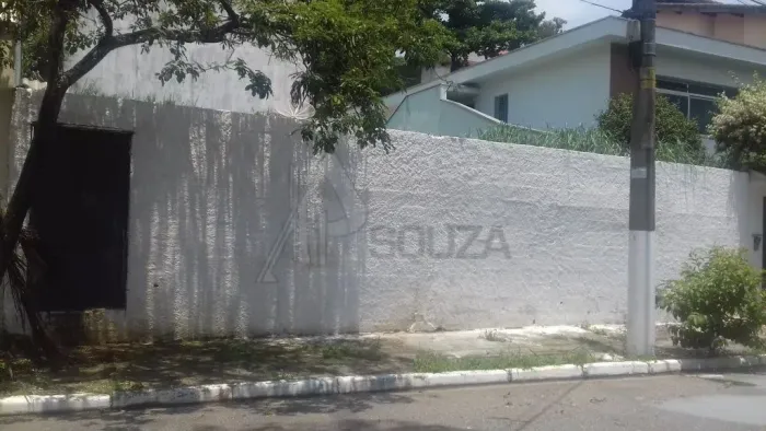Terreno a venda com 360m², possui frente larga (12 x 30), na região Barro Branco, em rua f