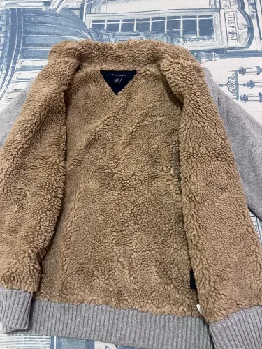 Jaqueta Tommy Hilfiger forro peluciado (shearling)Tam XS Excelente estado