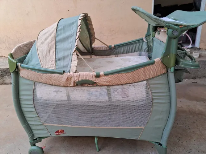 Berço com colchão 