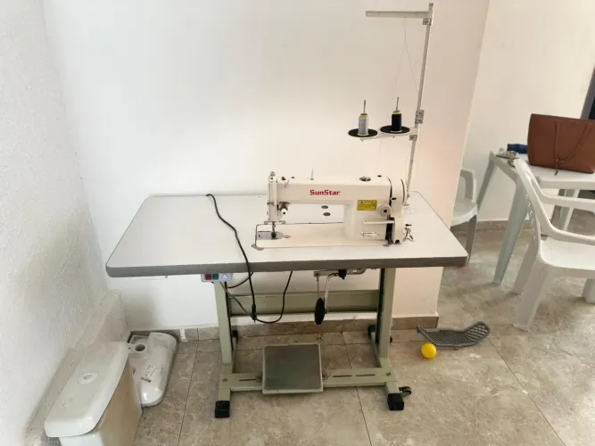 Máquina de Costura Reta muito nova Perfeita