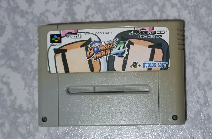 Super Bomberman 4