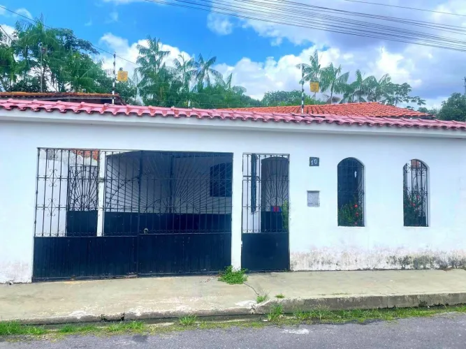 CASA 3 QUARTOS | 270m² | PRÓXIMO AO SHOPPING METRÓPOLE | ÁGUAS LINDAS