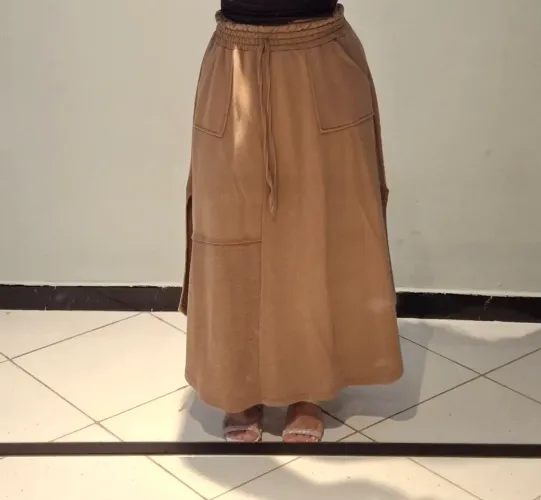 Saia Moletinho Midi Longa Fenda Moletom Recorte Bolso Comfy<br>