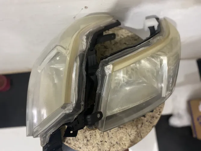 FAROL LADO ESQUERDO DA HILUX 