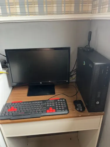 HP EliteDesk 705 G2 SFF + Monitor de 20"