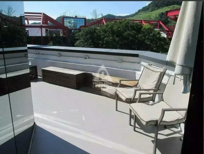 OPORTUNIDADE UNICA, SALA COMERCIAL NA COBERTURA NA BARRA DA TIJUCA !