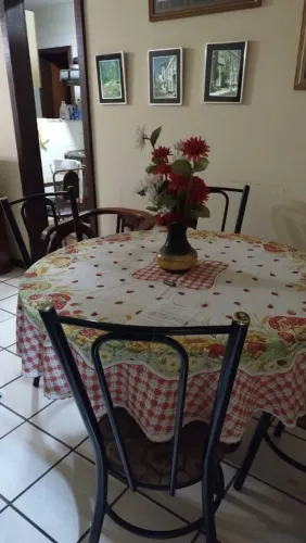 Mesa de Jantar em Vidro com 4 Cadeiras