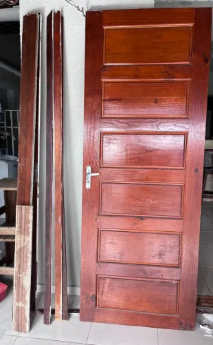 Porta 2,10x79| janela  alumínio Branco 1,20x1,10| soleira de granito. NAO FAÇO ENTREGA 