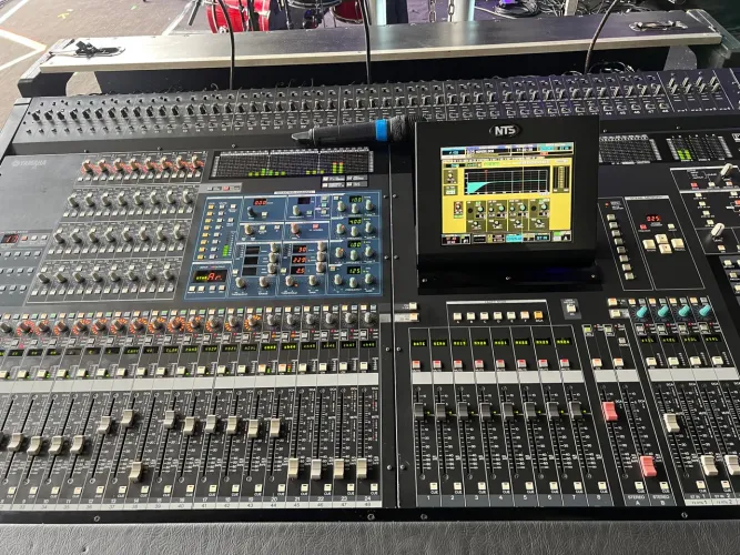 Mesa de Som Yamaha