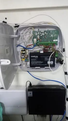 Central de alarme Amt 1016 Net intelbras