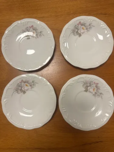 Kit com 4 pires de porcelana com flores