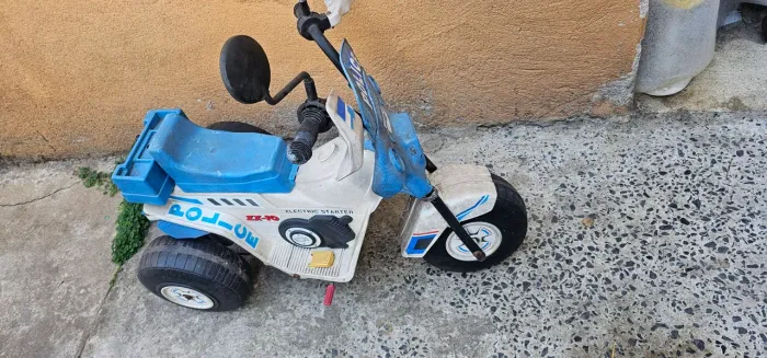 Moto infantil eletrica usada brinquedo