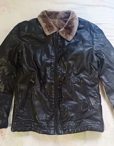 Jaqueta de Couro Sintético na Embalagem (PU)