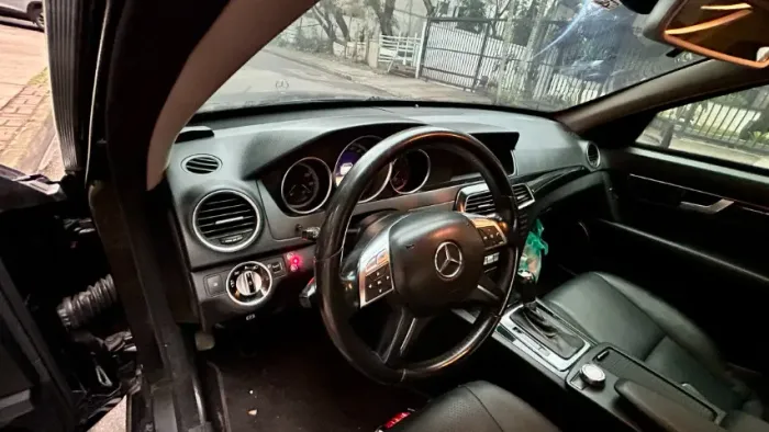 Mercedes-Benz C-180 CGI Classic 1.8 16V 156cv Aut. 2012