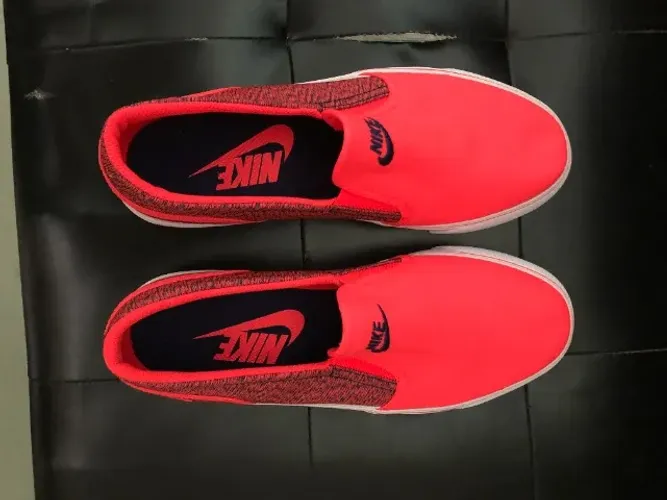 Tênis novo estiloso da Nike. Tamanho 37. Importado. Somente Venda R$ 80,00 R$ 80,00