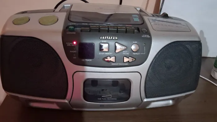 Radio Aiwa com CD Player e Tape Deck