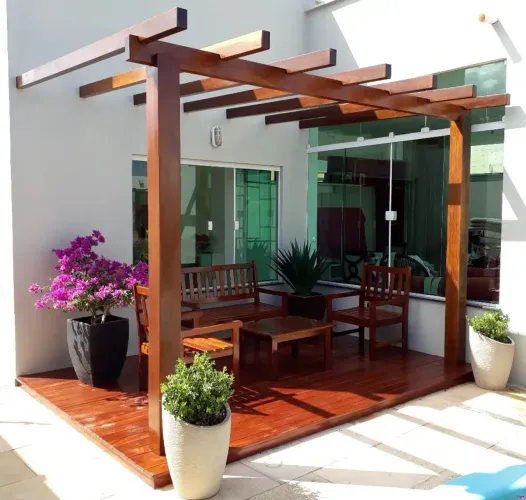 Deck, pergolado e playglouds