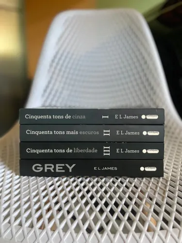Livro - coleção 50 tons - impecável