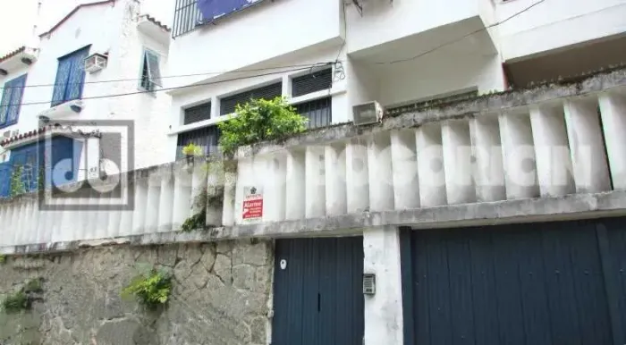 Botafogo - Rua bucólica, sem saída - Junto Praia e Praia Shopping - Excelente casa duplex
