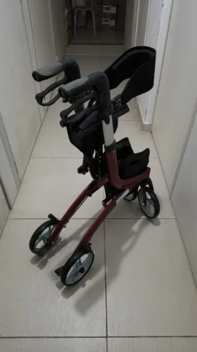 Andador da marca MOBIL