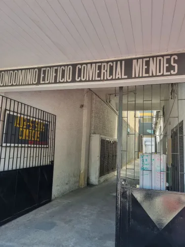 Salas em prédio comercial no campinho