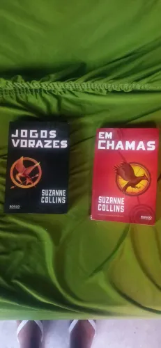 Jogos Vorazes e Em Chamas - Suzanne Collins