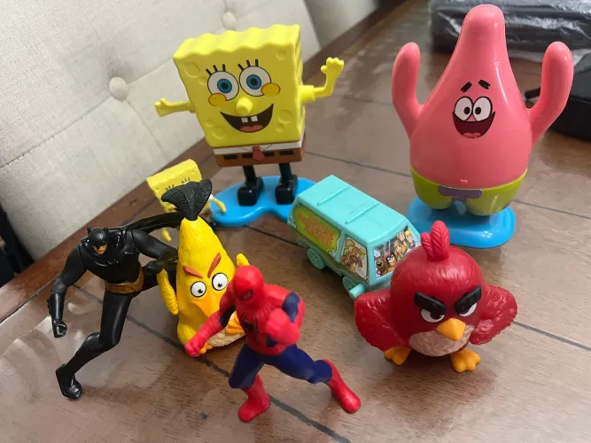 Lote brinquedos variados antigos e usados