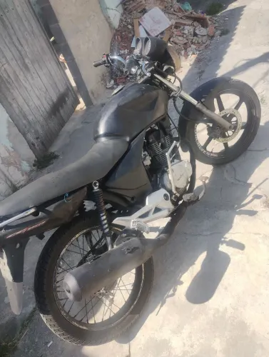 Cg 150 troco em iPhone ou algo do meu interesse 