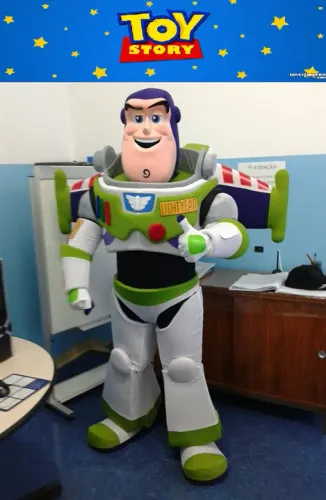 Buzz Lightyear - Animação com personagem vivo