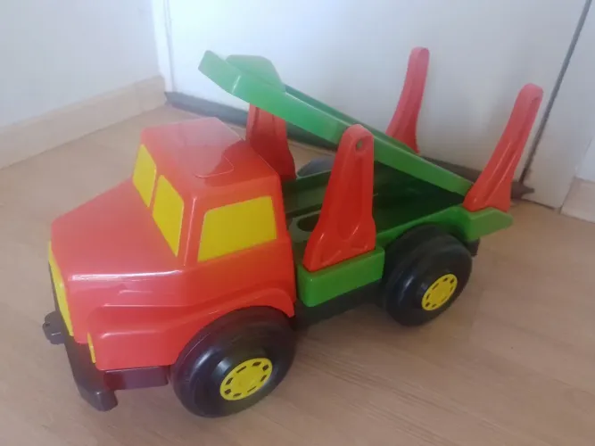 Caminhão com rampa 50 cm de comprimento 