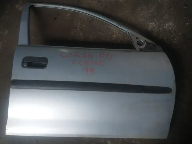 Porta dianteiro direito gm/Corsa classic 98/03