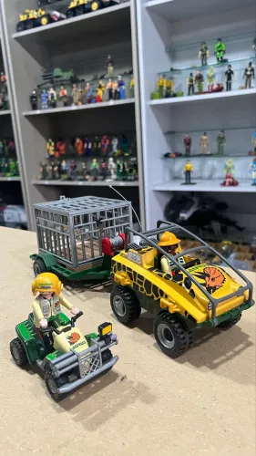 Conjunto Playmobil Saurus com veículos e gaiola