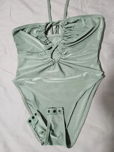 Body usado da Shein. Cor verde 