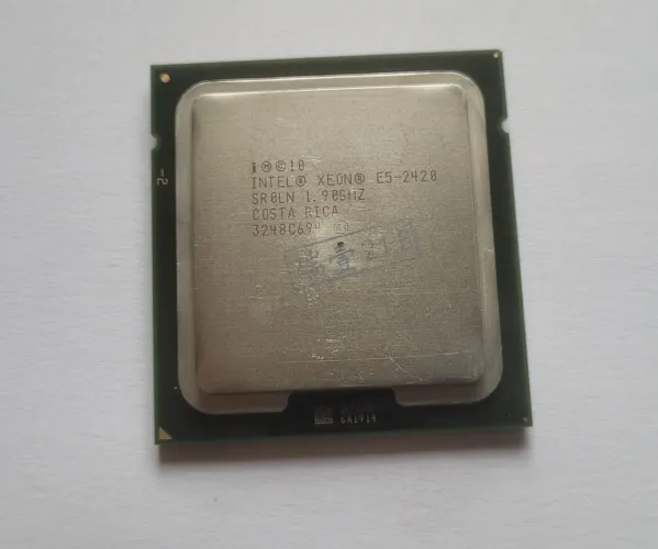 Processador Intel Xeon E5-2420 v2 X79 LGA 1356 6 Núcleos 12 Threads