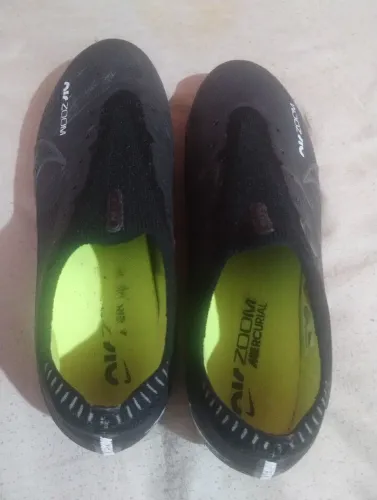 vende-se chuteira, semi nova usada umas 3 ou 4 vezes