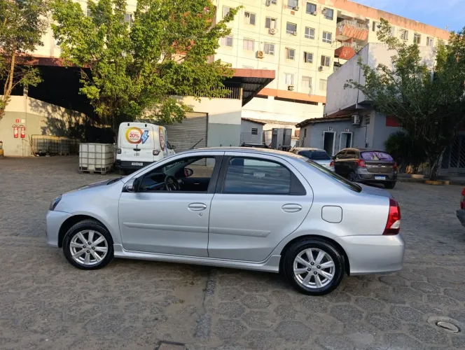 Toyota Etios X Plus Sedan 1.5 Flex 16V 4P Mec. 2020