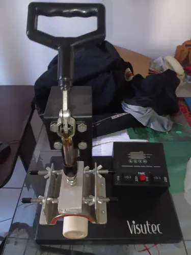 Máquina de prensa VISUTEC