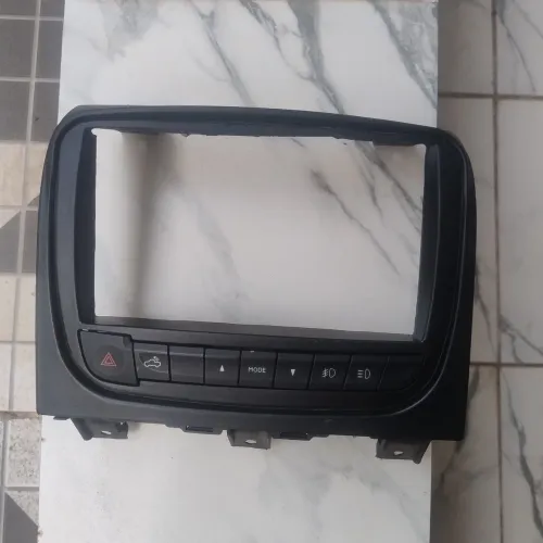 Vendo comandos do painel da Fiat Strada com moldura 2 din