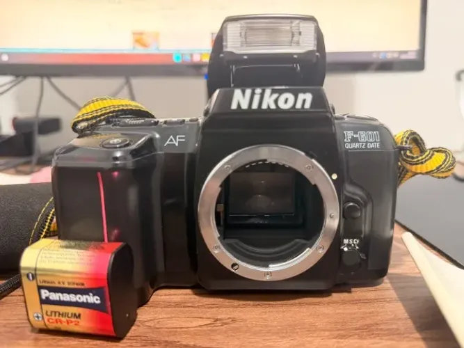 Camera NIKON F-601 Analógica (CORPO) em perfeito estado e com bateria nova