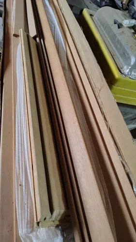 Vende-se um par de aduela para portas na cor mogno valor r$ 150